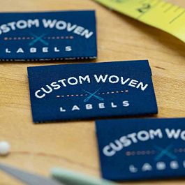 Custom Woven Labels - 100% Woven with Your Logo / Branding. Pre-Cut and  Folded (500 Labels, Straight Cut) : : Office Products
